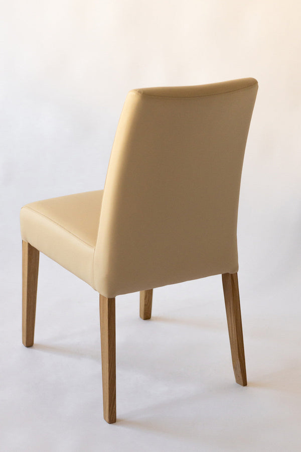 Set van 2 of 4 Malaga eetkamerstoelen, frame van massief eiken, bekleding beige | NordicStory