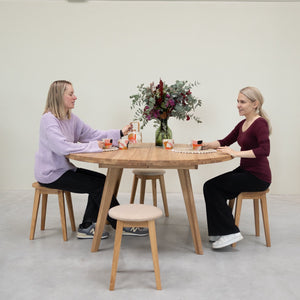 Set van 2 of 4 massief houten eetkrukken Diana, gestoffeerd | NordicStory