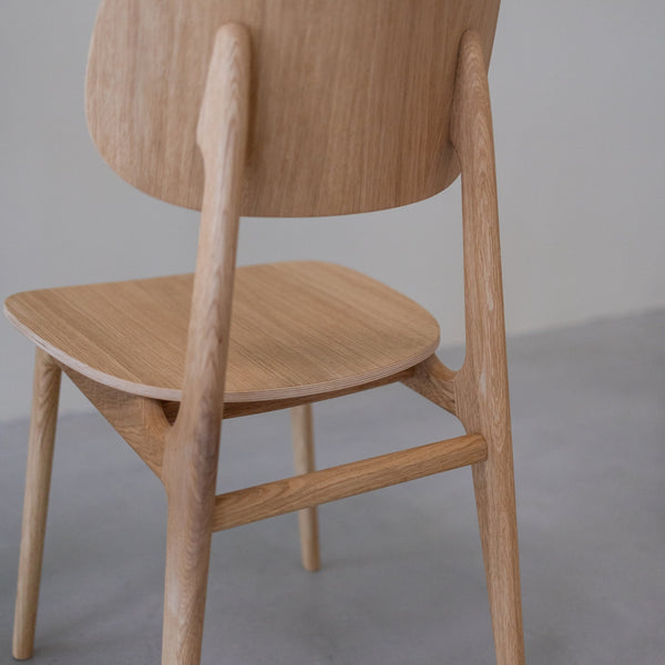 Set van 2 of 4 Varde eetkamerstoelen, frame van massief eikenhout