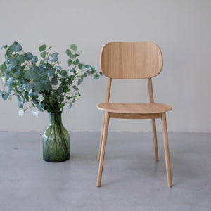 Set van 2 of 4 Varde eetkamerstoelen, frame van massief eikenhout