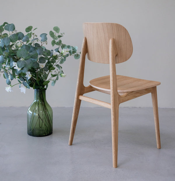 Set van 2 of 4 Varde eetkamerstoelen, frame van massief eikenhout