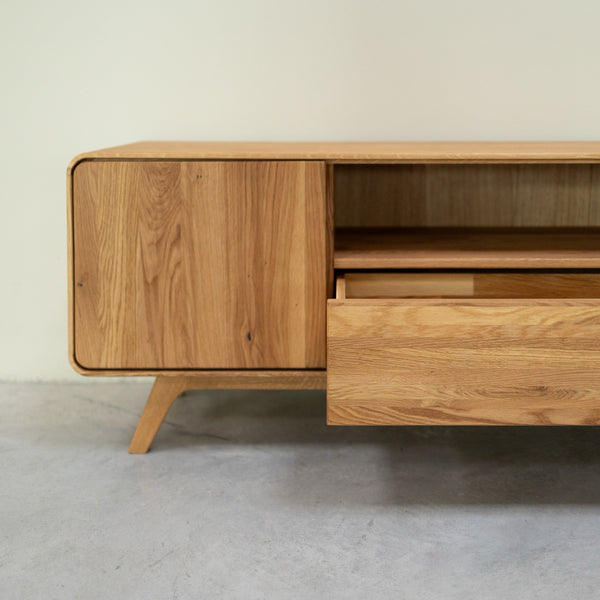 NordicStory TV-meubel in massief eiken Geneva 2, 180 x 45 x 55 cm.