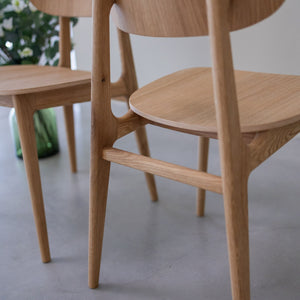 Set van 2 of 4 Varde eetkamerstoelen, frame van massief eikenhout