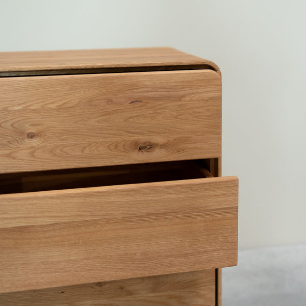Ladekast in massief eiken Geneva 2 Ladekast met 4 laden Roble.Store NordicStory