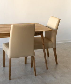 Set van 2 of 4 Malaga eetkamerstoelen, frame van massief eiken, bekleding beige | NordicStory