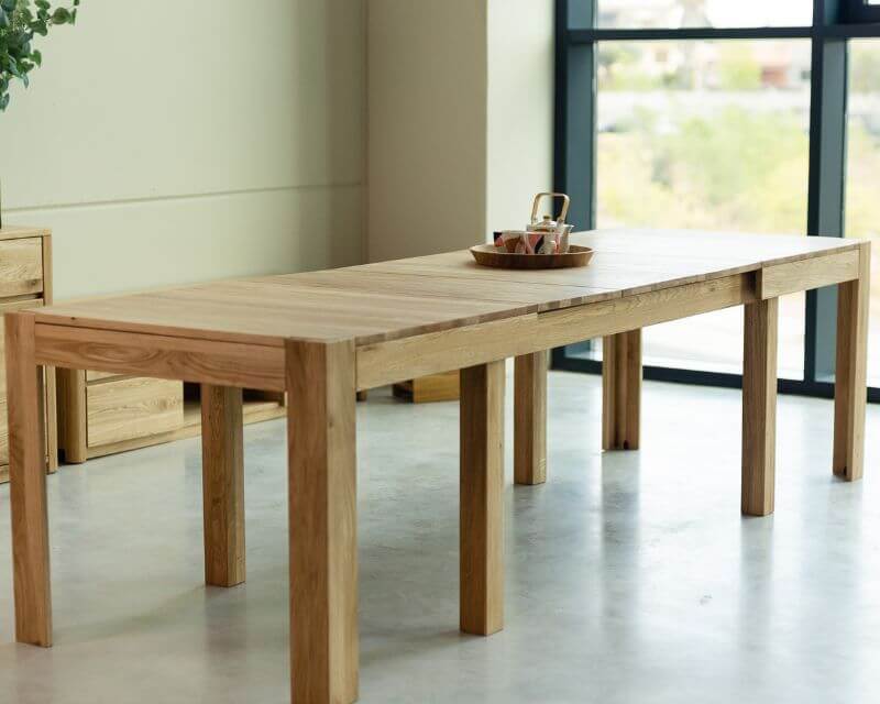 Houten tafels vs. tafels van andere materialen: welke moet je kiezen?