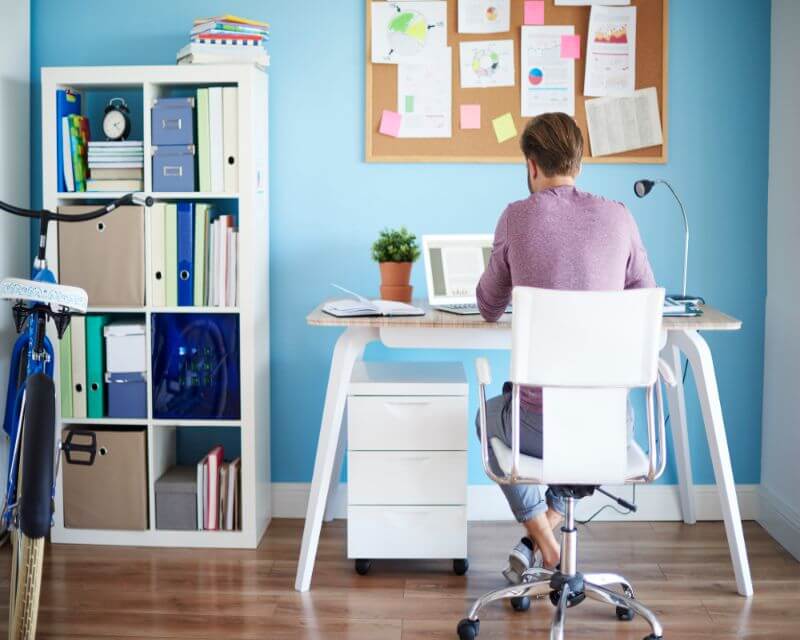 Hoe hoog moet de bureaustoel zijn