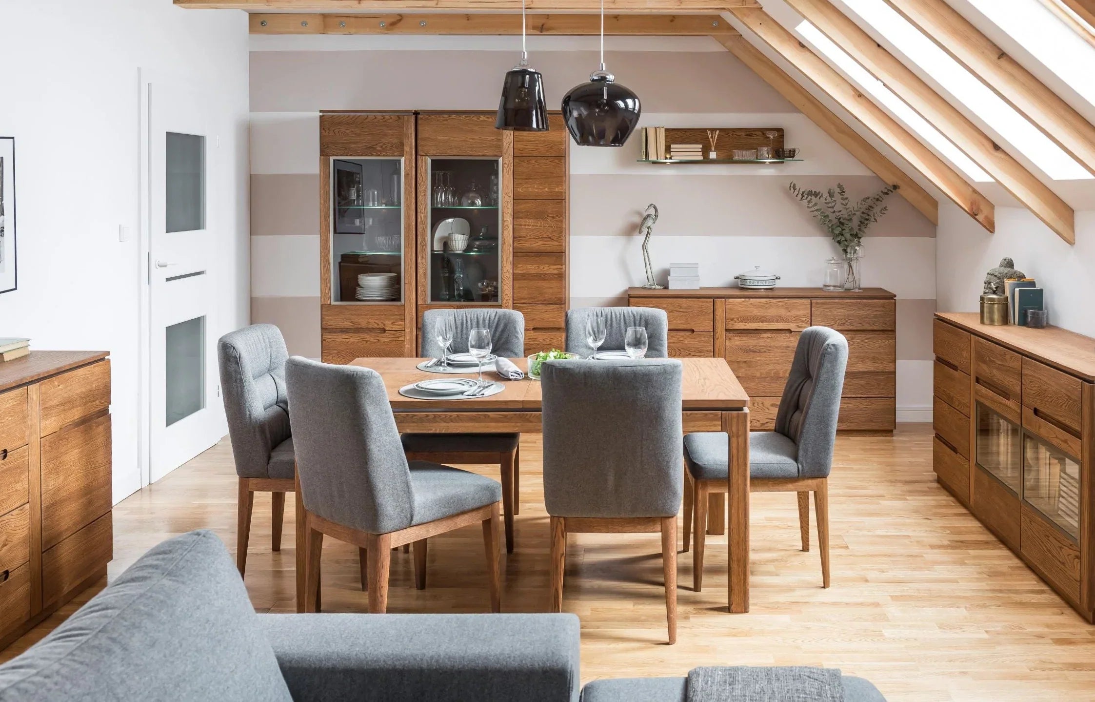 NordicStory, LoftStory, massief eikenhout, Noordse stijl, Scandinavische stijl, eetkamermeubels, uitschuifbare eettafel
