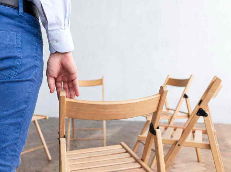 Hoe bescherm je het hout van je stoelen en tafels?