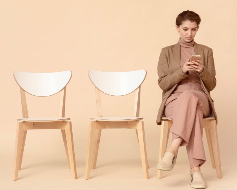 Comfortabele houten stoelen