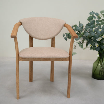 Set van 2 of 4 Alexis eetkamerstoelen, frame van massief eiken, bekleding beige | NordicStory