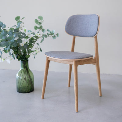 Set van 2 of 4 Varde eetkamerstoelen, frame massief eiken, bekleding | NordicStory