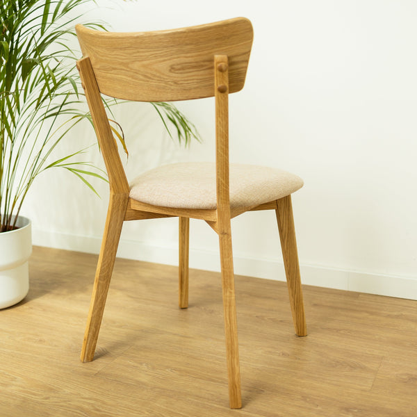 Set van 2 of 4 massief eiken eetkamerstoelen Diana Beige | NordicStory