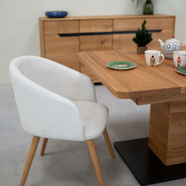 Massief eiken armstoel Ana met bekleding | VESKOR