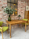 Set van 2 of 4 Alexis eetkamerstoelen, frame van massief eiken, bekleding in levend groen | NordicStory