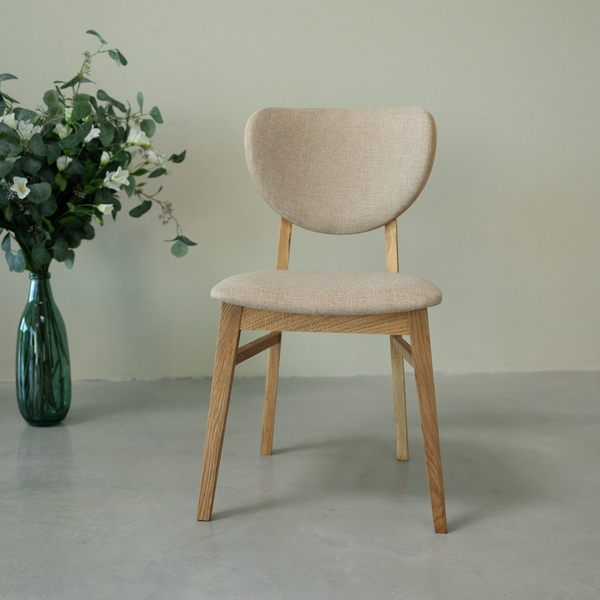Set van 2 of 4 Nova eetkamerstoelen, frame van massief eiken, bekleding | NordicStory