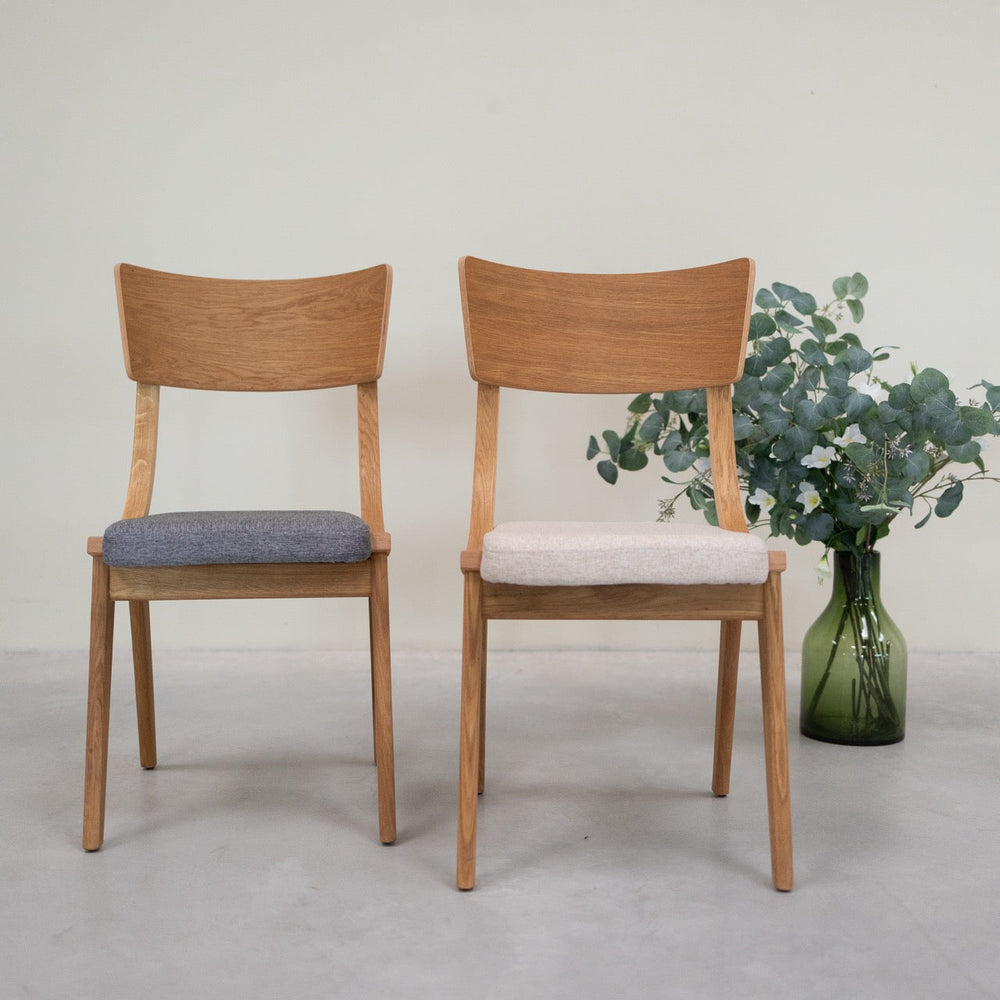Set van 2 of 4 Lucas massief eiken eetkamerstoelen, bekleed in grijs of beige | VESKOR