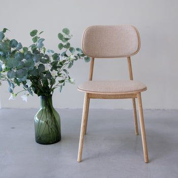 Set van 2 of 4 Varde eetkamerstoelen, frame massief eiken, bekleding | NordicStory