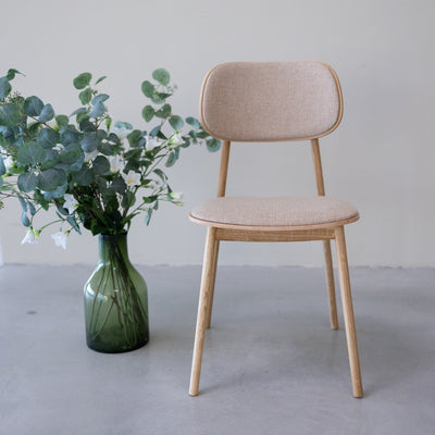 Set van 2 of 4 Varde eetkamerstoelen, frame massief eiken, bekleding | NordicStory