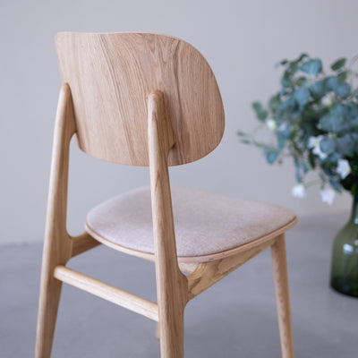 Set van 2 of 4 Varde eetkamerstoelen, frame massief eiken, bekleding | NordicStory