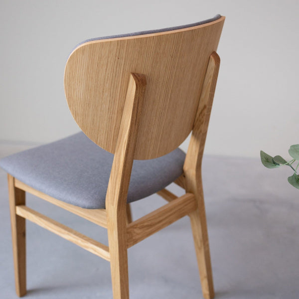 Set van 2 of 4 Nova eetkamerstoelen, frame van massief eiken, bekleding | NordicStory