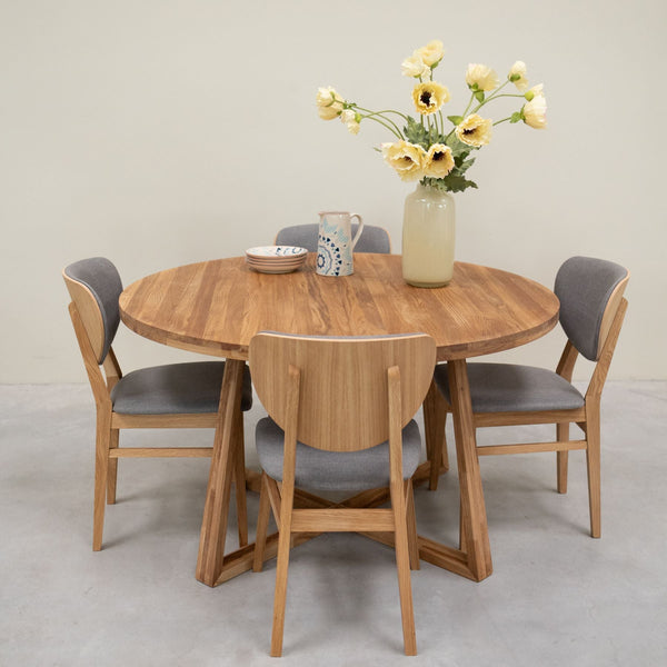 Set van 2 of 4 Nova eetkamerstoelen, frame van massief eiken, bekleding | NordicStory