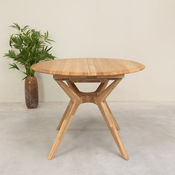 Ronde uitschuifbare eettafel in massief eiken Carmen | NordicStory
