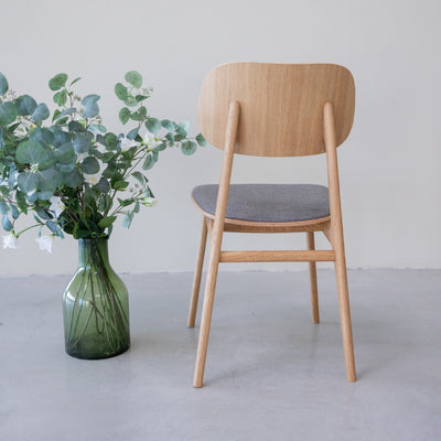 Set van 2 of 4 Varde eetkamerstoelen, frame massief eiken, bekleding | NordicStory