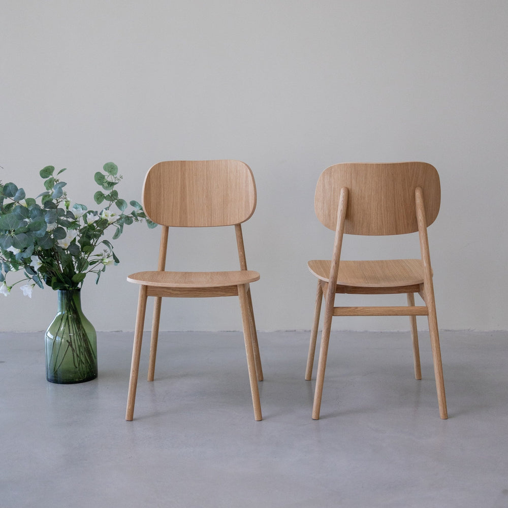 Set van 2 of 4 Varde Eetkamerstoelen, Massief Eiken Frame | NordicStory