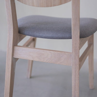 Set van 2 of 4 Nova eetkamerstoelen, massief gebleekt eiken frame | NordicStory