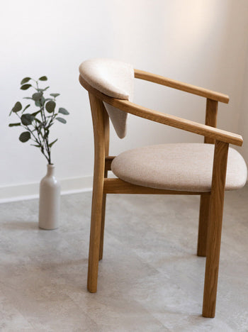 Set van 2 of 4 Alexis eetkamerstoelen, frame van massief eiken, bekleding beige | NordicStory