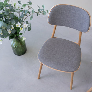 Set van 2 of 4 Varde eetkamerstoelen, frame massief eiken, bekleding | NordicStory