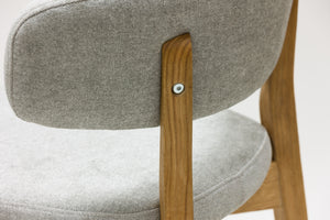 Set van 2 of 4 Claus massief eiken eetkamerstoelen, bekleed in grijs of bruin | VESKOR