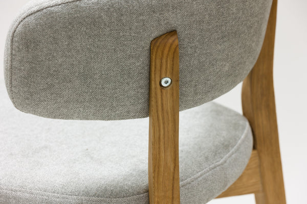 Set van 2 of 4 Claus massief eiken eetkamerstoelen, bekleed in grijs of bruin | VESKOR