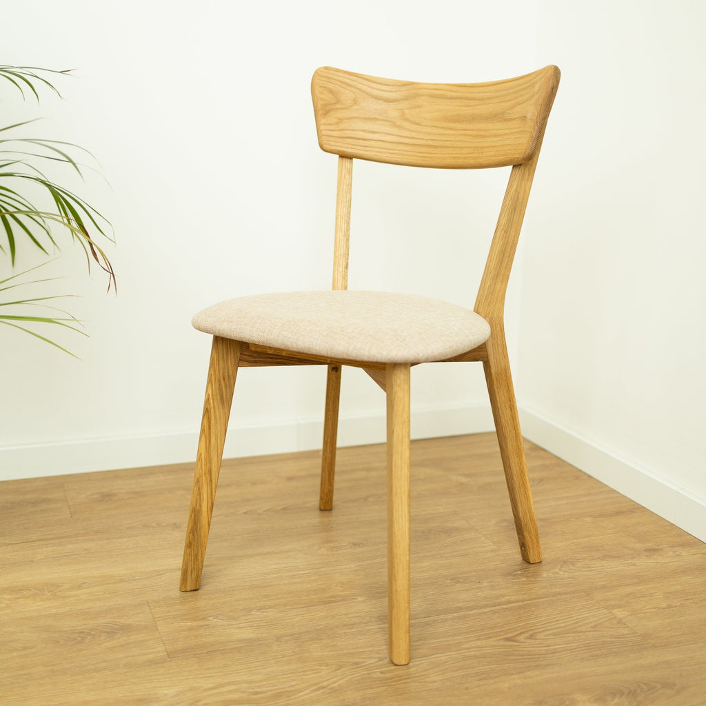 Set van 2 of 4 massief eiken eetkamerstoelen Diana Beige | NordicStory