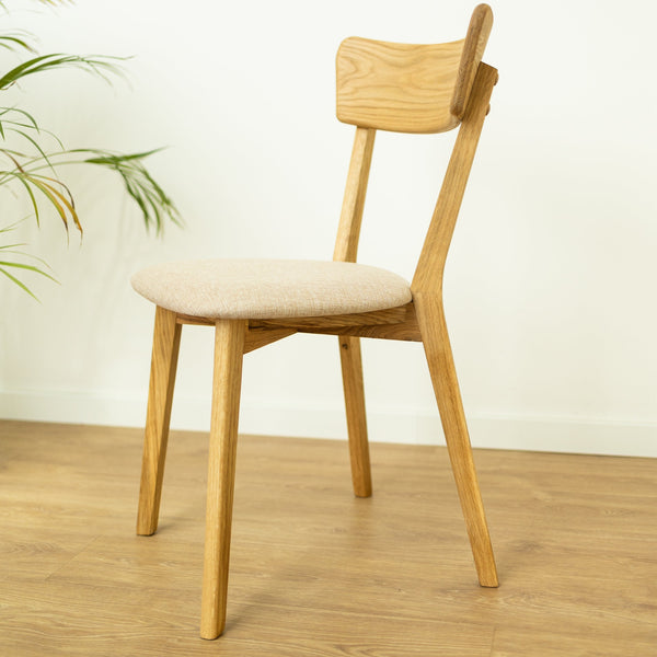 Set van 2 of 4 massief eiken eetkamerstoelen Diana Beige | NordicStory