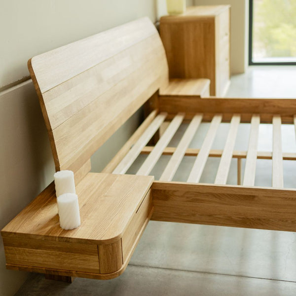 Massief eikenhouten bed met aanbouwtafeltjes ALINA | VESKOR