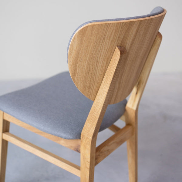 Set van 2 of 4 Nova eetkamerstoelen, frame van massief eiken, bekleding | NordicStory