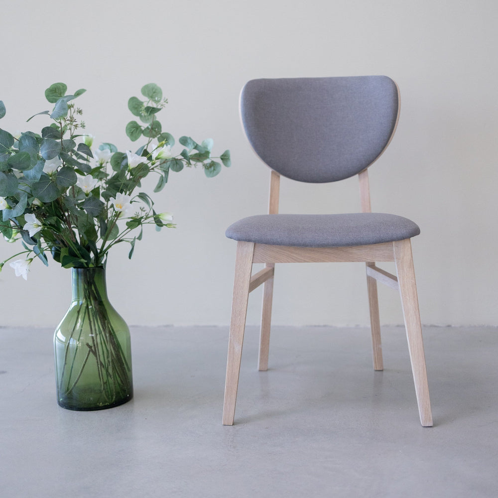 Set van 2 of 4 Nova eetkamerstoelen, massief gebleekt eiken frame | NordicStory