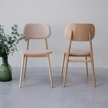 Set van 2 of 4 Varde eetkamerstoelen, frame massief eiken, bekleding | NordicStory