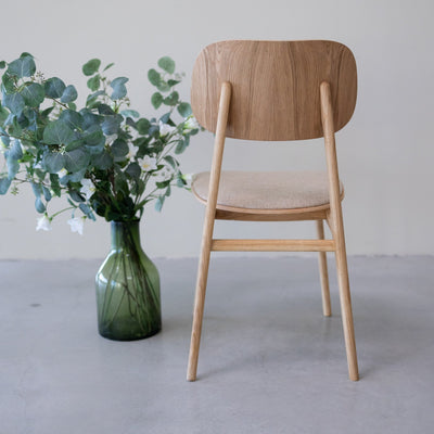 Set van 2 of 4 Varde eetkamerstoelen, frame massief eiken, bekleding | NordicStory