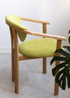 Set van 2 of 4 Alexis eetkamerstoelen, frame van massief eiken, bekleding in levend groen | NordicStory