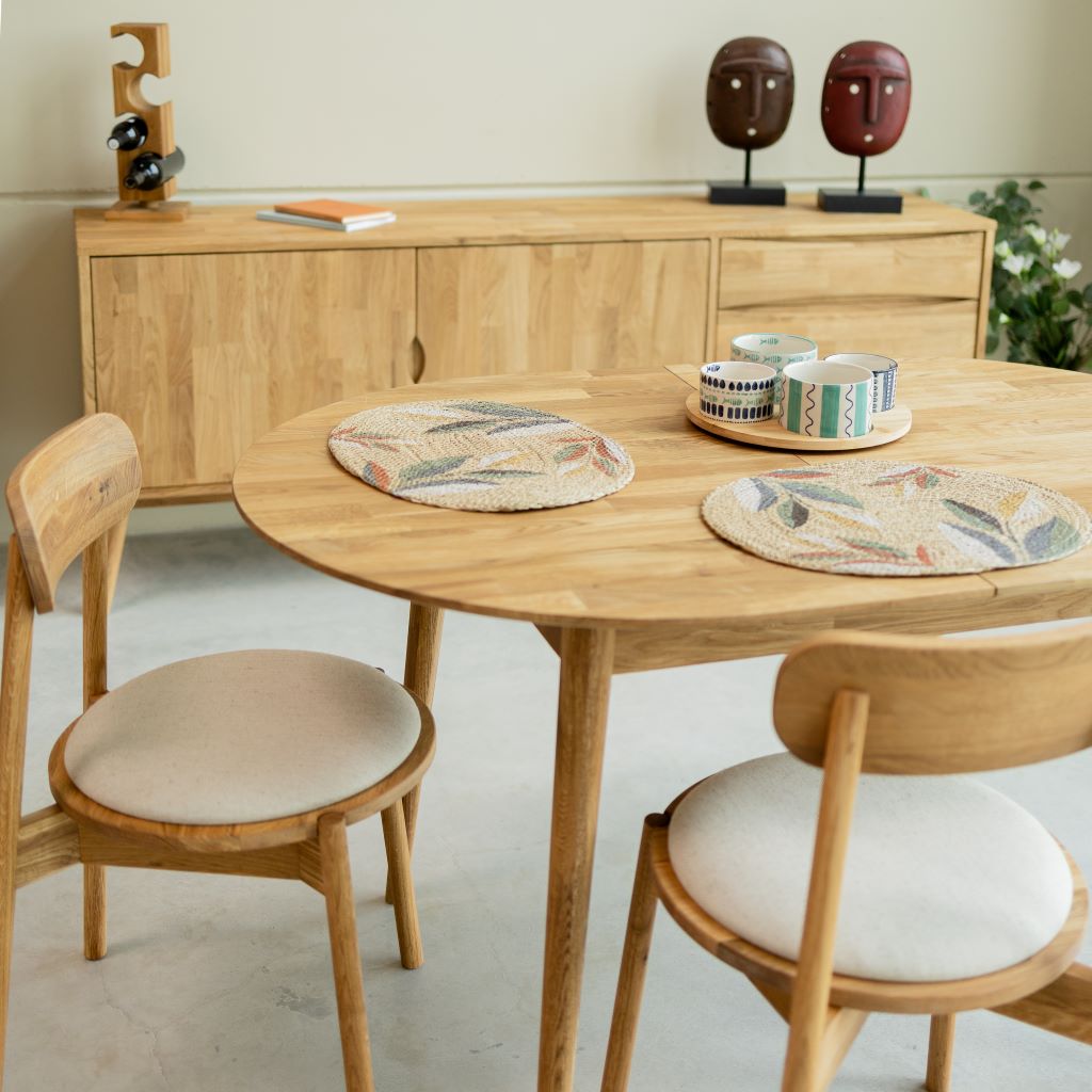 NordicStory Set Escandi massief houten tafel en 4 Paola stoelen