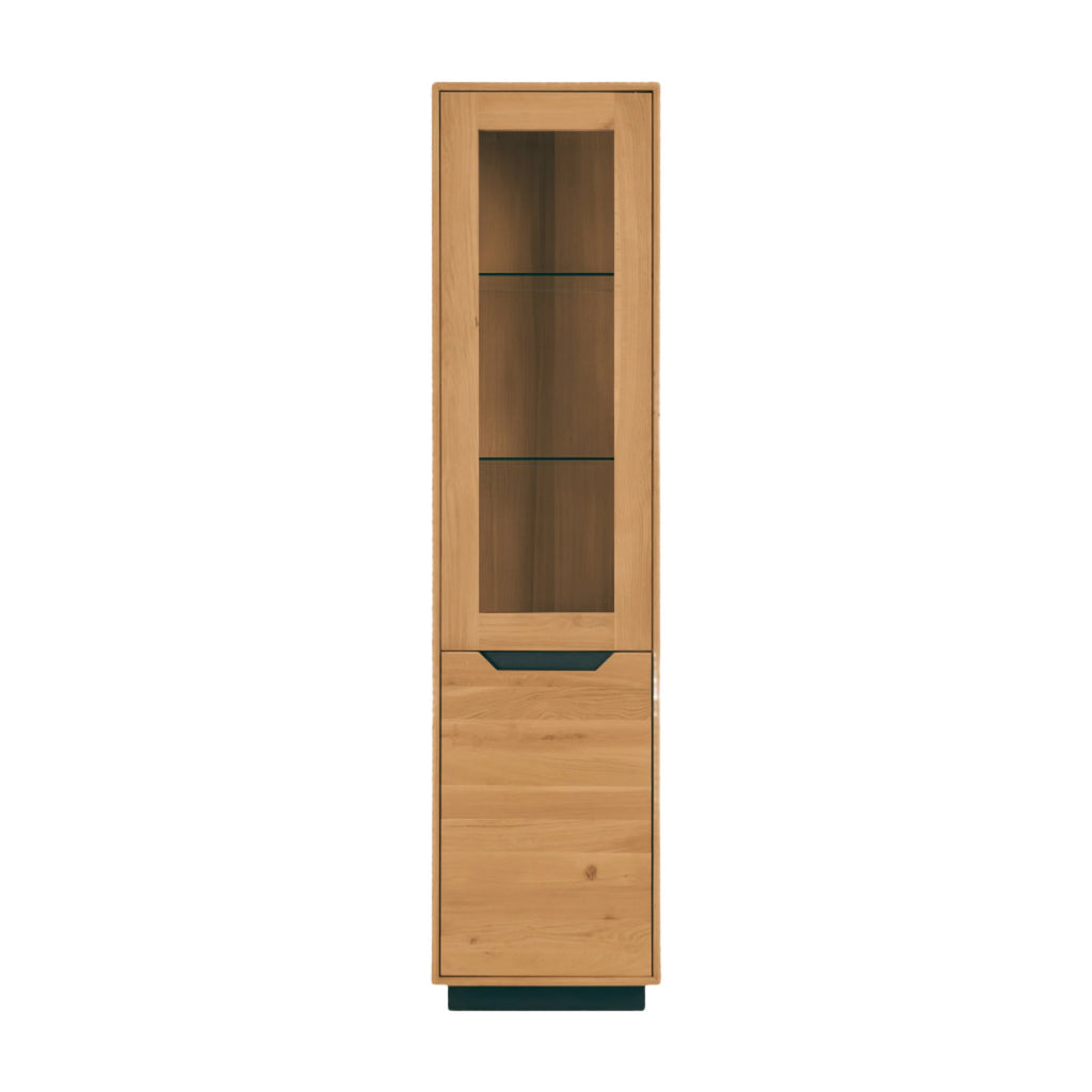 NordicStory_Vitrine_van_maciza_hout_duurzaam_eiken_kruk_voor_de_salon