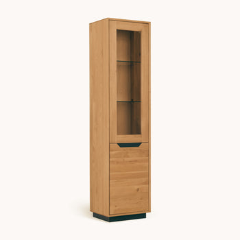 NordicStory_Vitrine_van_maciza_hout_duurzaam_eiken_kruk_voor_de_salon