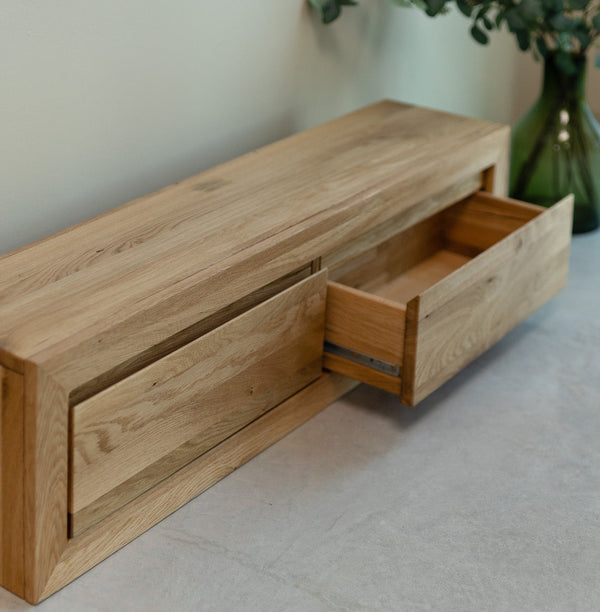 NordicStory zwevend dressoir van massief eikenhout