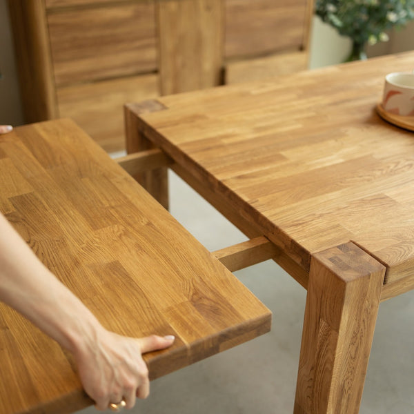 Uitschuifbare eettafel gemaakt van massief duurzaam eikenhout
