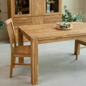 Uitschuifbare eettafel in massief hout