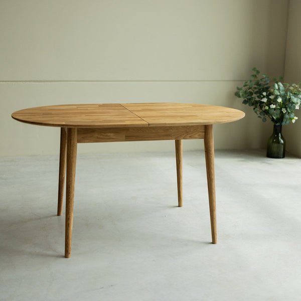 NordicStory Set Escandi massief houten tafel en 4 Paola stoelen