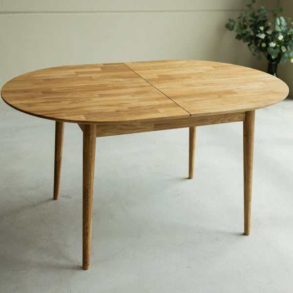 NordicStory Set Escandi massief houten tafel en 4 Paola stoelen